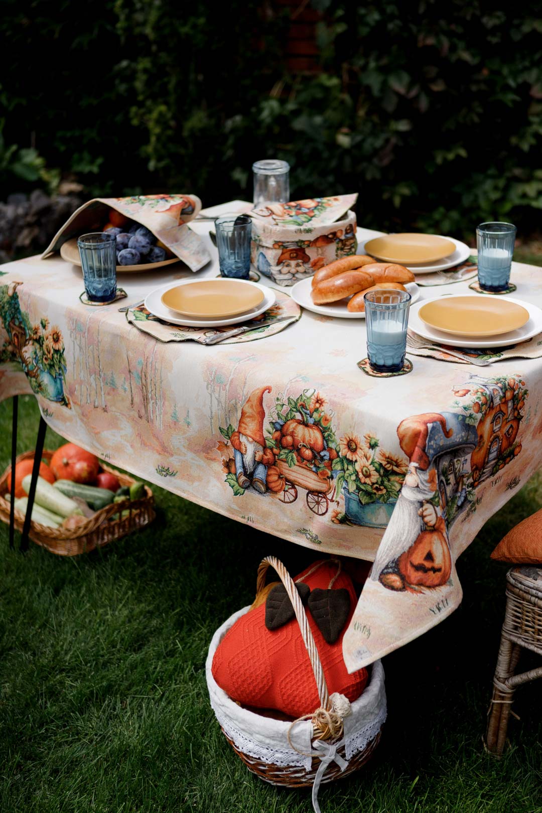 4 Round Autumn Gnomes Tapestry Placemats Set | Thanksgiving Kitchen Decor, Halloween Pumpkins Table Cover | Fall Harvest Table Decor