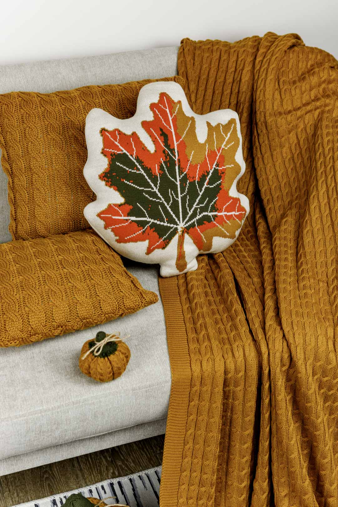 Autumn Maple Leaf Throw Pillow | Knitted Decorative Cushion for Fall Home Decor | Halloween Thanksgiving Decor | Cozy Living Room Gift