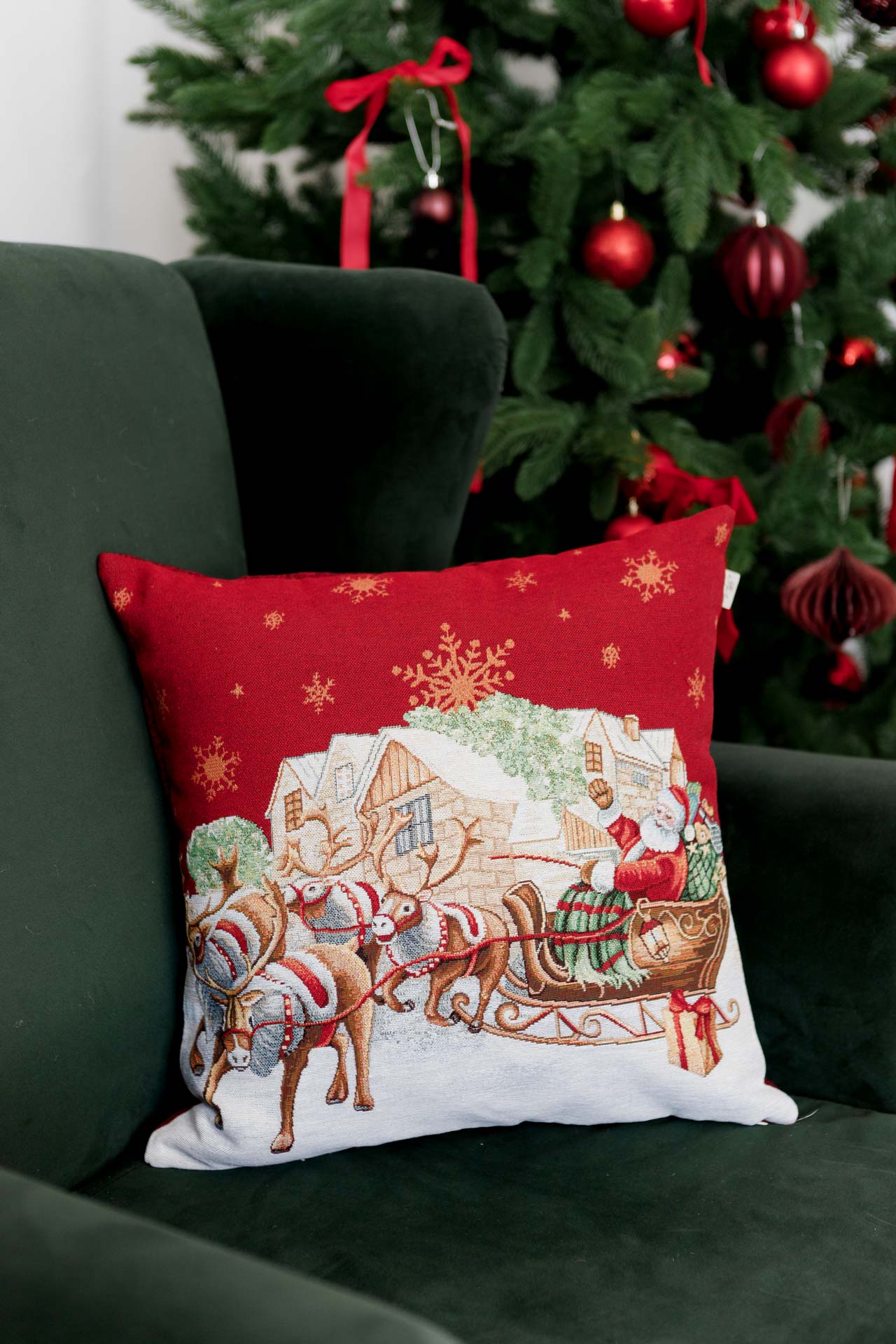 Holiday cushion cover with Santa and gift bag woven tapestry