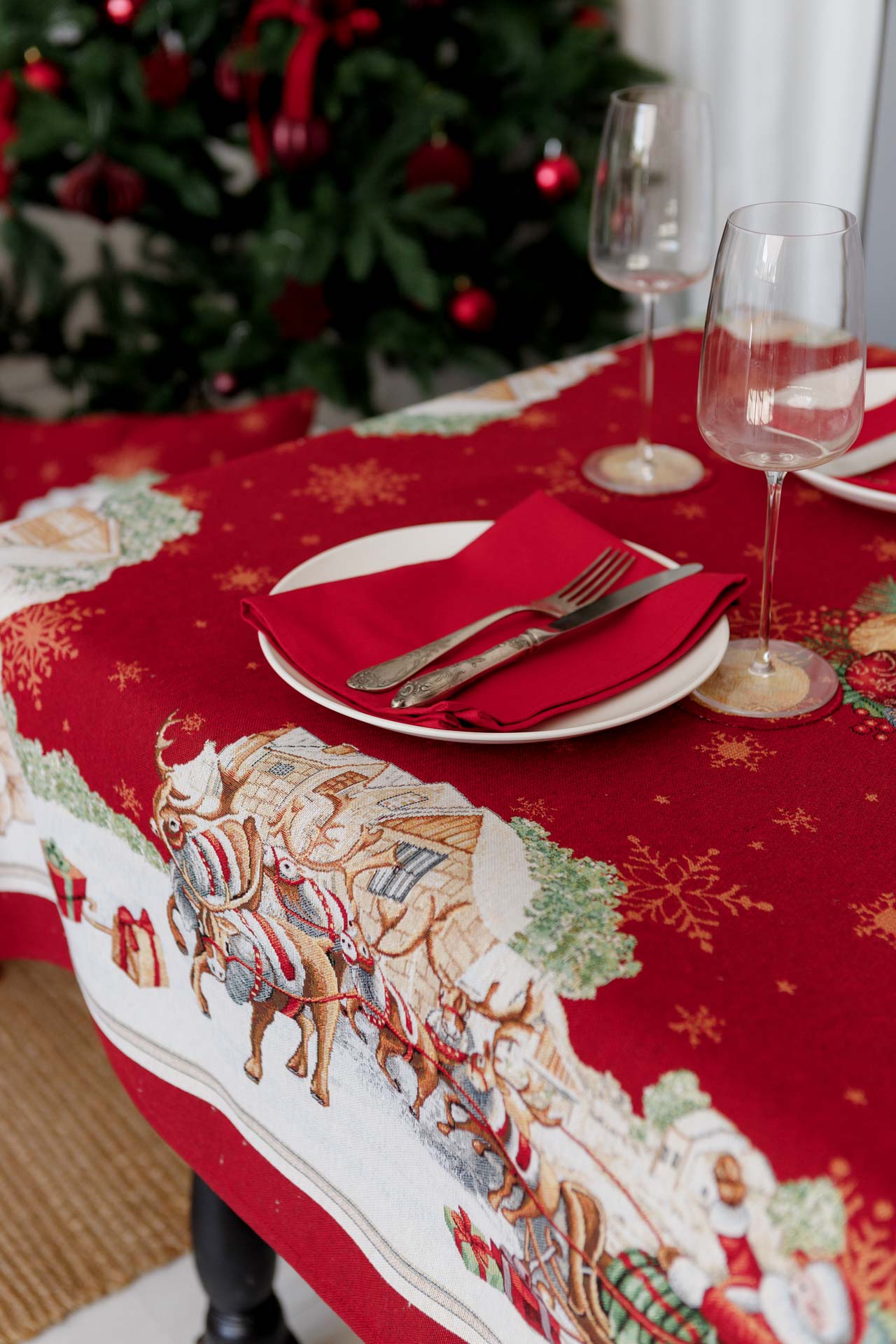 Red Christmas Santa Tapestry Tablecloth | Holiday Table Decor